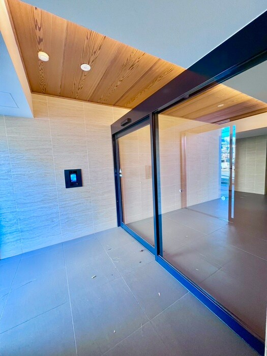 物件外観写真4　(エントランス部分)