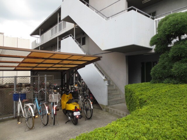 物件外観写真3　(エントランス部分)