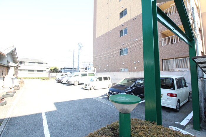 物件外観写真5　(駐車場)