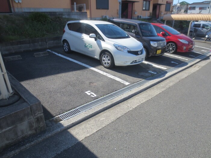 物件外観写真6　(駐車場)