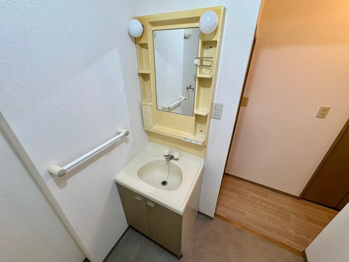 物件内観写真12　(洗面)