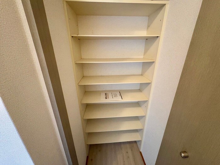 物件内観写真15　(靴箱)