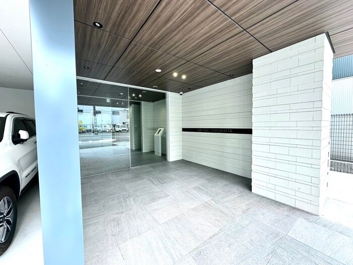 物件外観写真2　(エントランス部分)