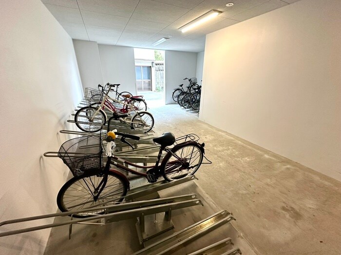 物件外観写真3　(駐輪場)