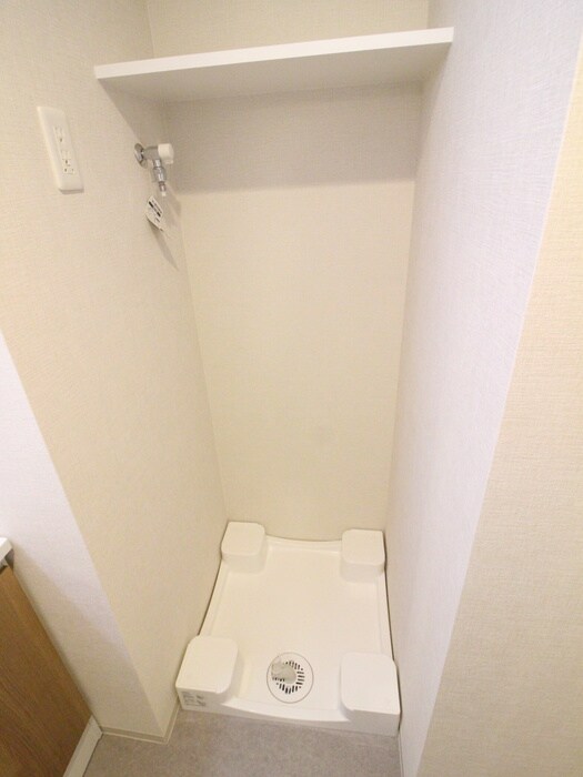 物件内観写真10　(洗濯機置場)