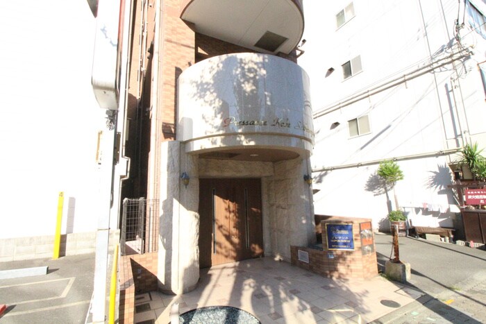 物件外観写真3　(エントランス部分)