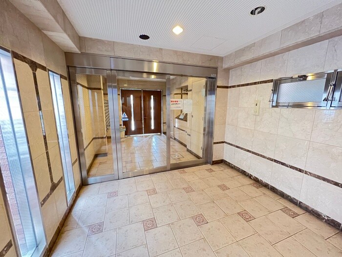 物件外観写真4　(エントランス部分)