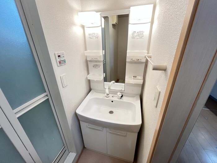 物件内観写真8　(洗面)