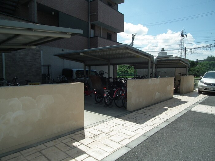 物件外観写真5　(駐輪場)