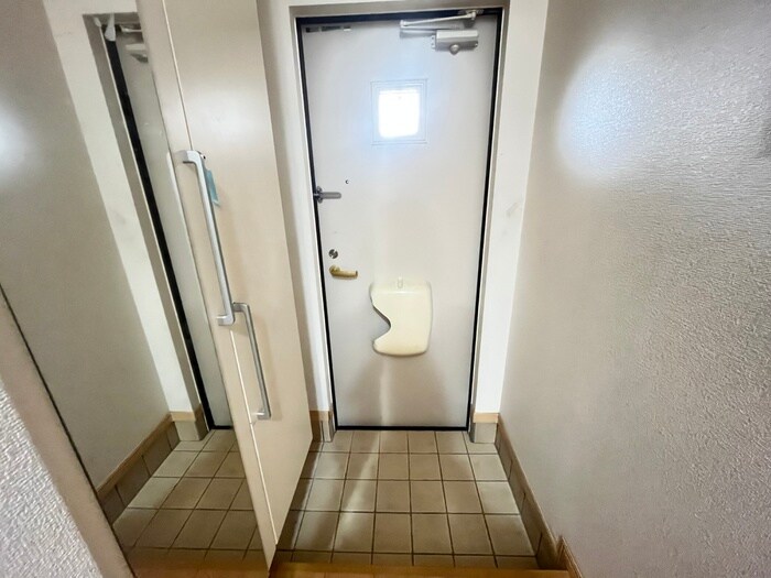 物件内観写真14　(玄関)