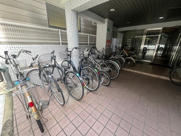 物件外観写真4　(駐輪場)