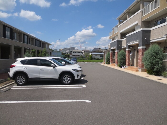 物件外観写真4　(駐車場)