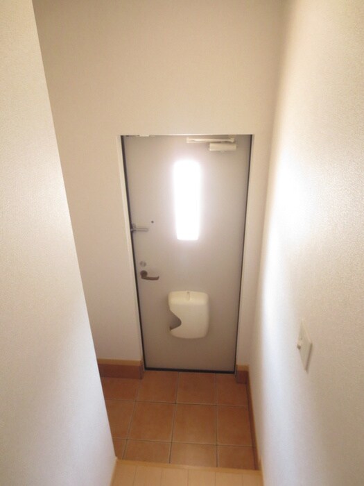 物件内観写真14　(玄関)