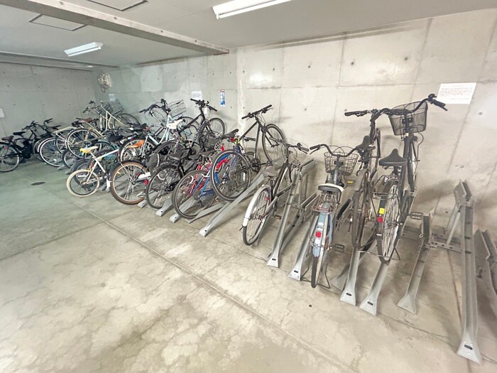 物件外観写真5　(駐輪場)