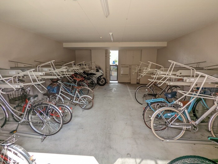 物件外観写真4　(駐輪場)