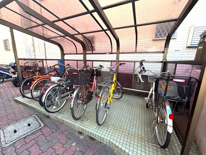 物件外観写真3　(駐輪場)