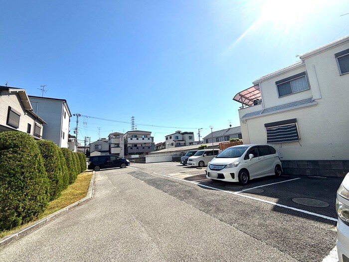 物件外観写真6　(駐車場)
