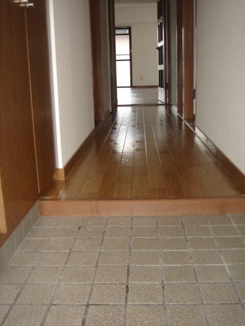 物件内観写真13　(玄関)