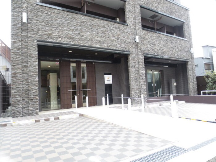 物件外観写真5　(エントランス部分)