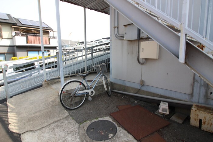 物件外観写真2　(駐輪場)