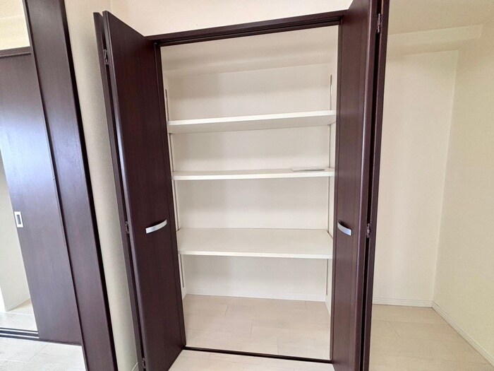 物件内観写真12　(収納)