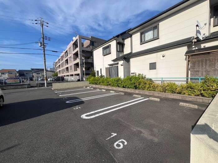 物件外観写真4　(駐車場)