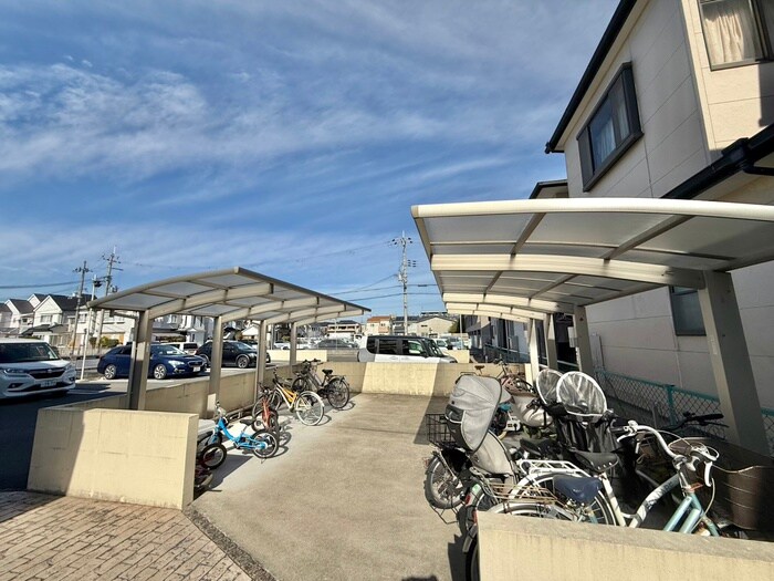 物件外観写真5　(駐輪場)