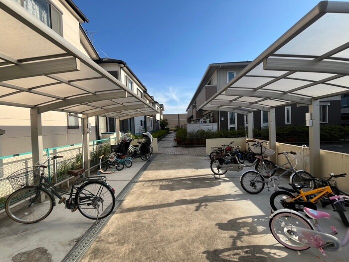 物件外観写真5　(駐輪場)
