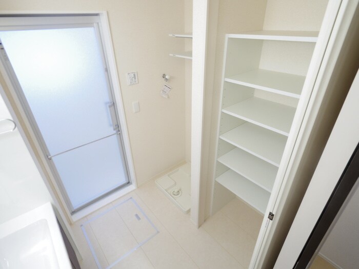 物件内観写真17　(洗濯機置場)