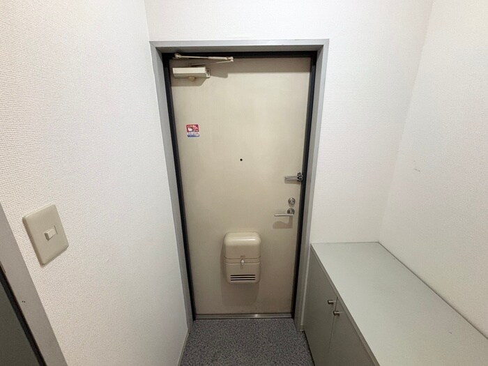 物件内観写真11　(玄関)