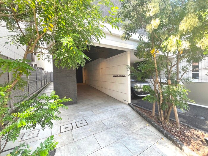 物件外観写真3　(エントランス部分)