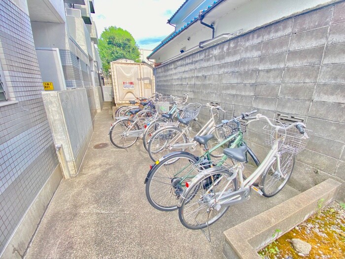 物件外観写真5　(駐輪場)