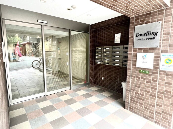 物件外観写真2　(エントランス部分)