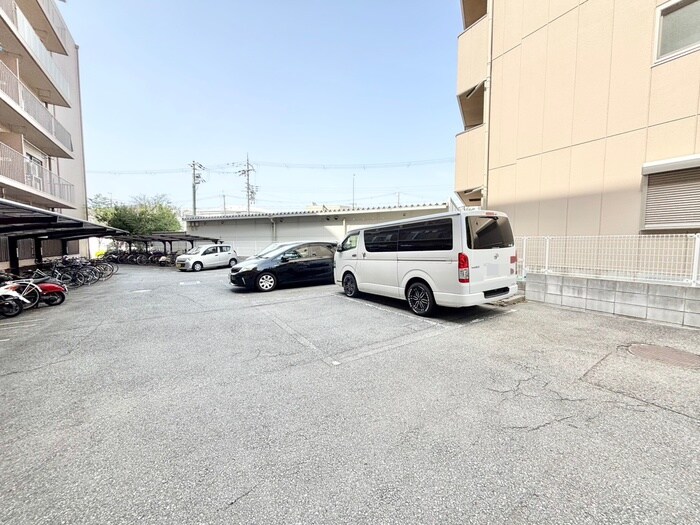 物件外観写真6　(駐車場)