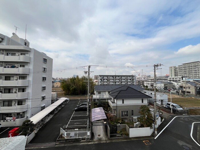 物件内観写真13　(室内からの展望)