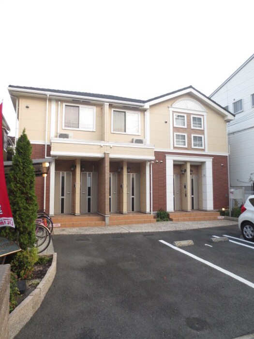 物件外観写真4　(エントランス部分)