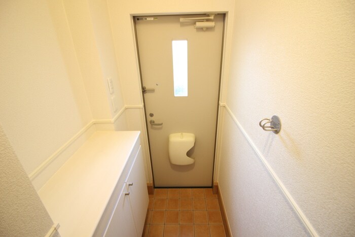 物件内観写真13　(玄関)