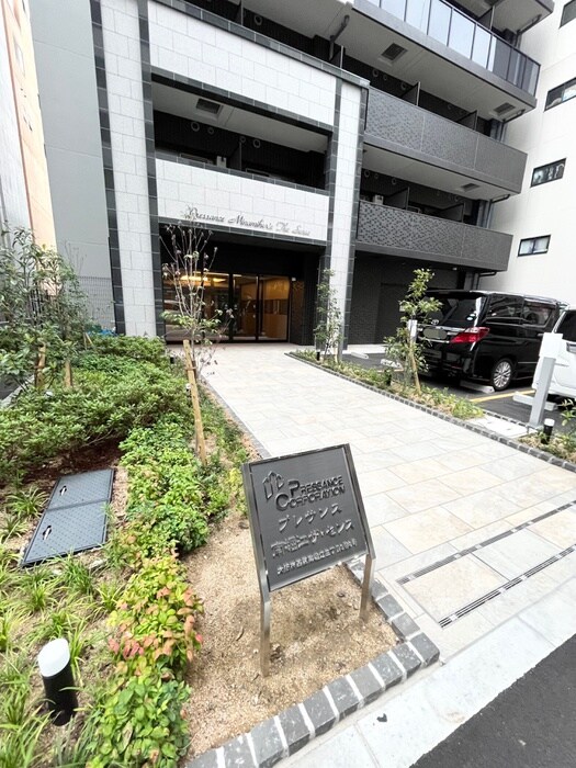 物件外観写真2　(エントランス部分)