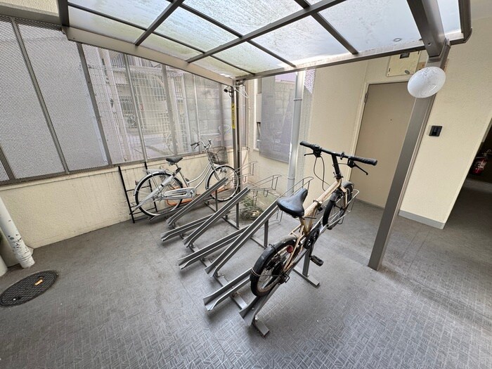 物件外観写真3　(駐輪場)