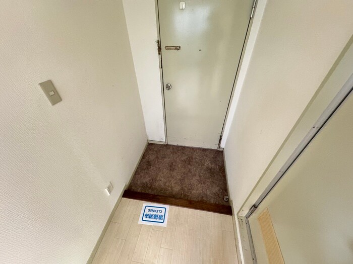物件内観写真14　(玄関)