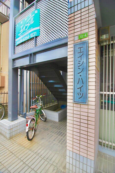 物件外観写真2　(エントランス部分)