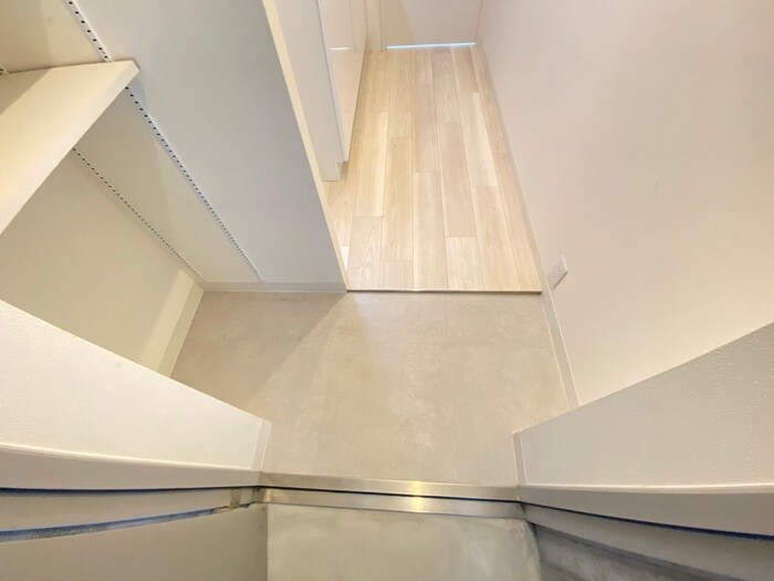 物件内観写真18　(玄関)