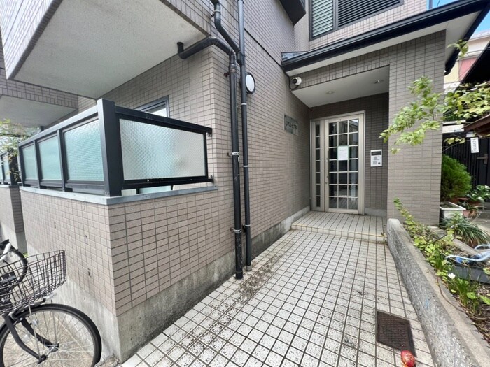 物件外観写真5　(エントランス部分)