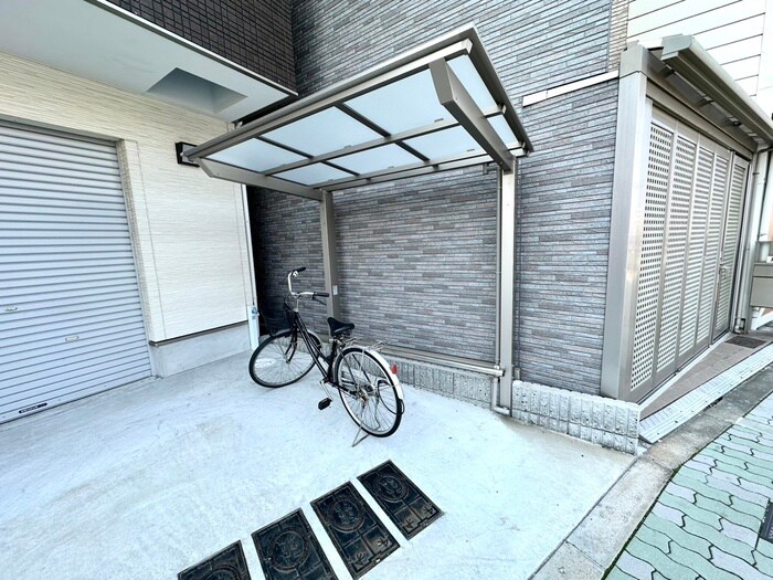 物件外観写真4　(駐輪場)