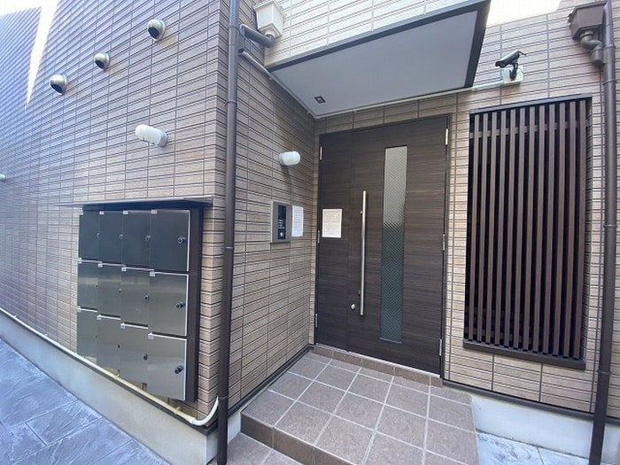 物件外観写真5　(エントランス部分)