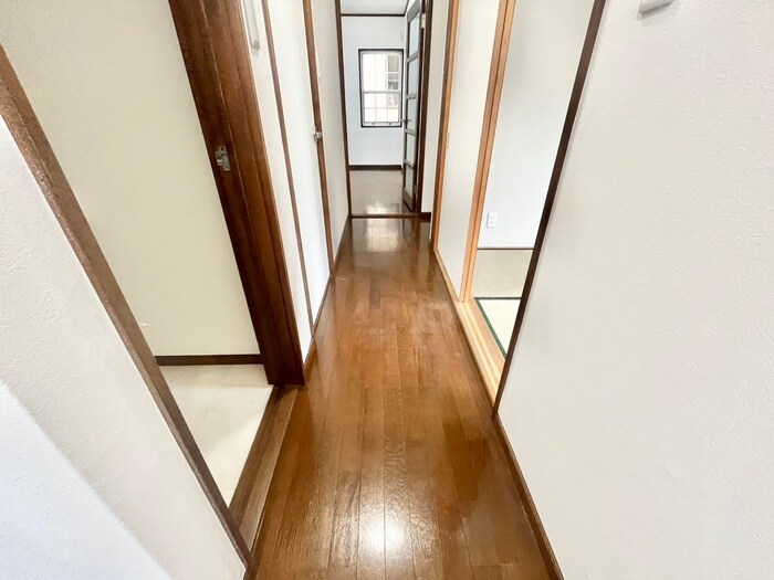 物件内観写真10　(廊下)