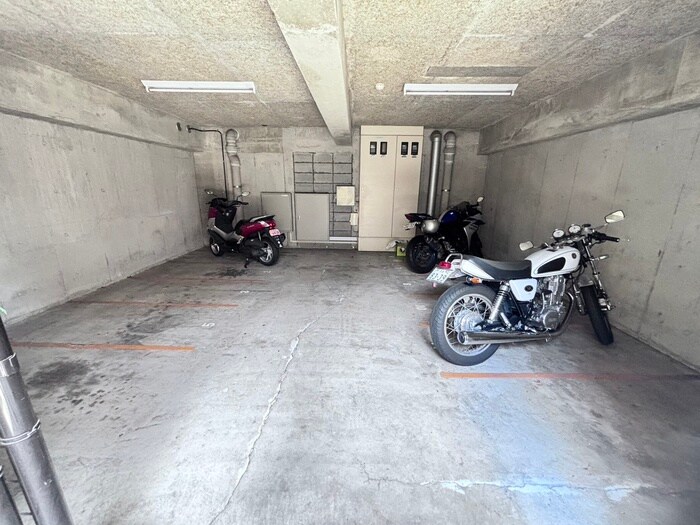 物件外観写真5　(駐車場)