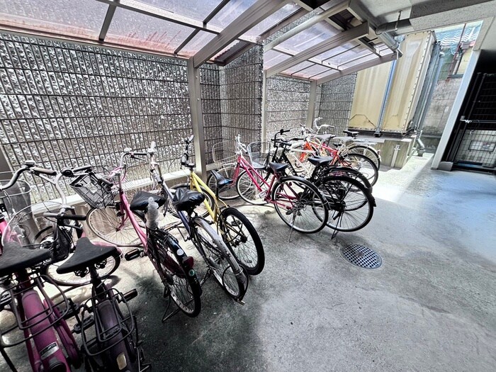 物件外観写真6　(駐輪場)
