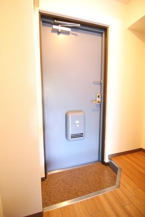 物件内観写真13　(玄関)
