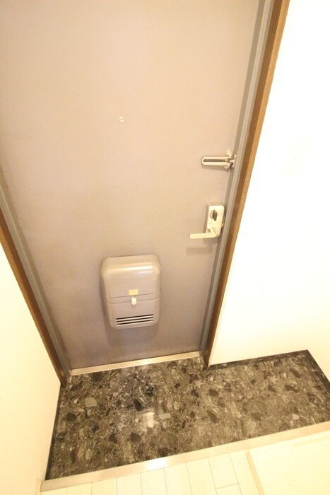 物件内観写真13　(玄関)